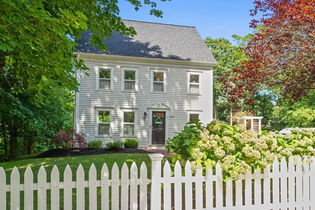 493 Beechwood St, Cohasset, MA 02025