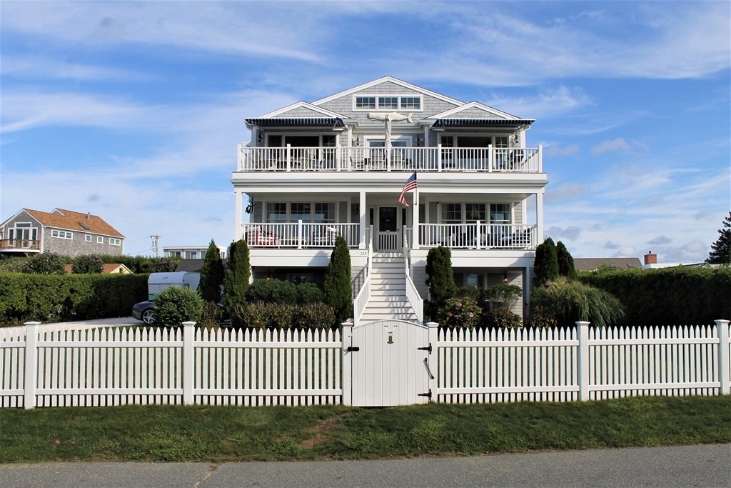 122 Bywater Court, Falmouth, MA 02540