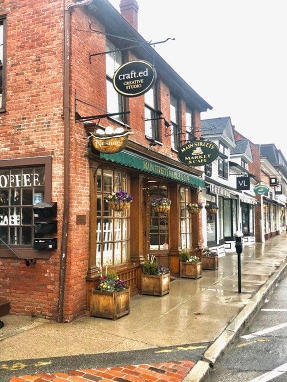 42 Main St, Concord, MA 01742