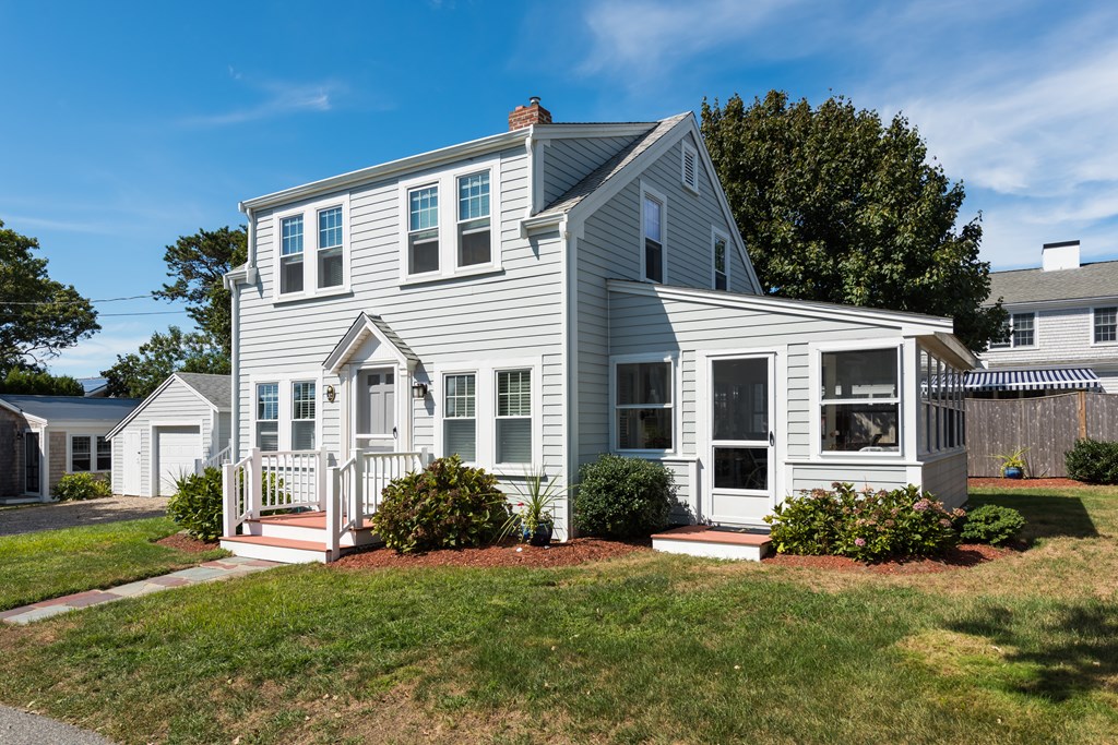 32 Harbor View Rd, Harwich, MA 02646