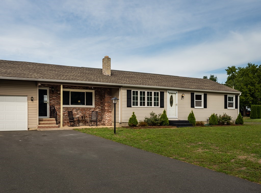 45 Vassar Rd, Agawam, MA 01030