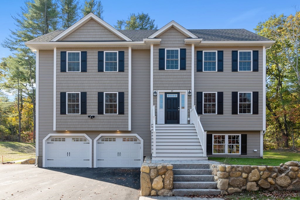 20 Jonathan Ln, Chelmsford, MA 01824
