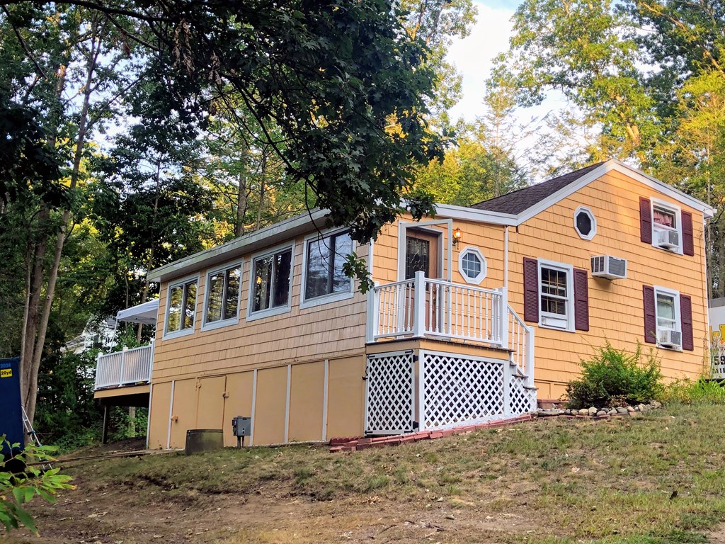 17 Fourth St., Amesbury, MA 01913