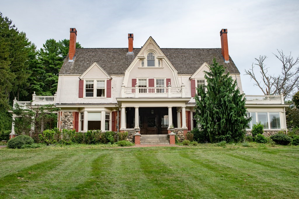 290 S Main St, Andover, MA 01810