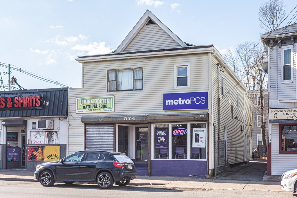 574 N Main St, Brockton, MA 02301