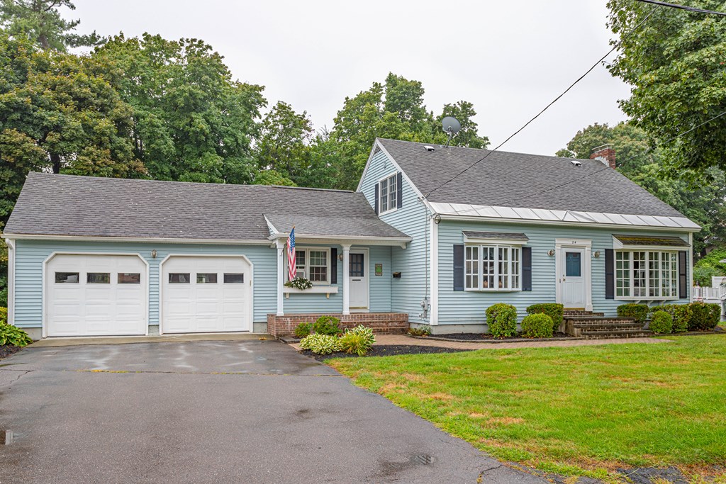 24 Willow St, Leominster, MA 01453