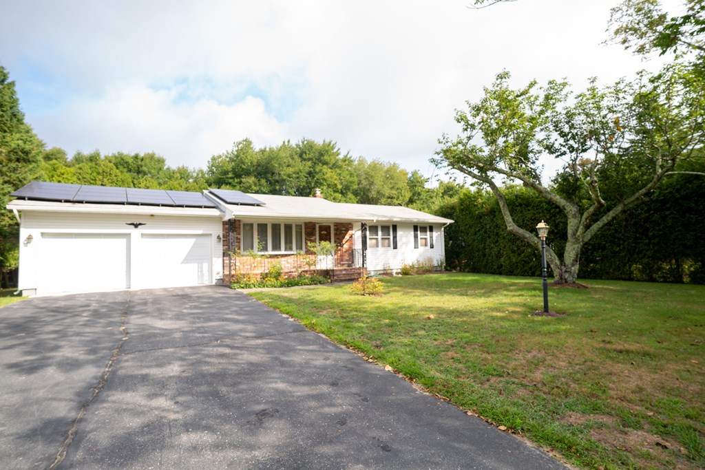 387 RUSSELLS MILLS RD, Dartmouth, MA 02748