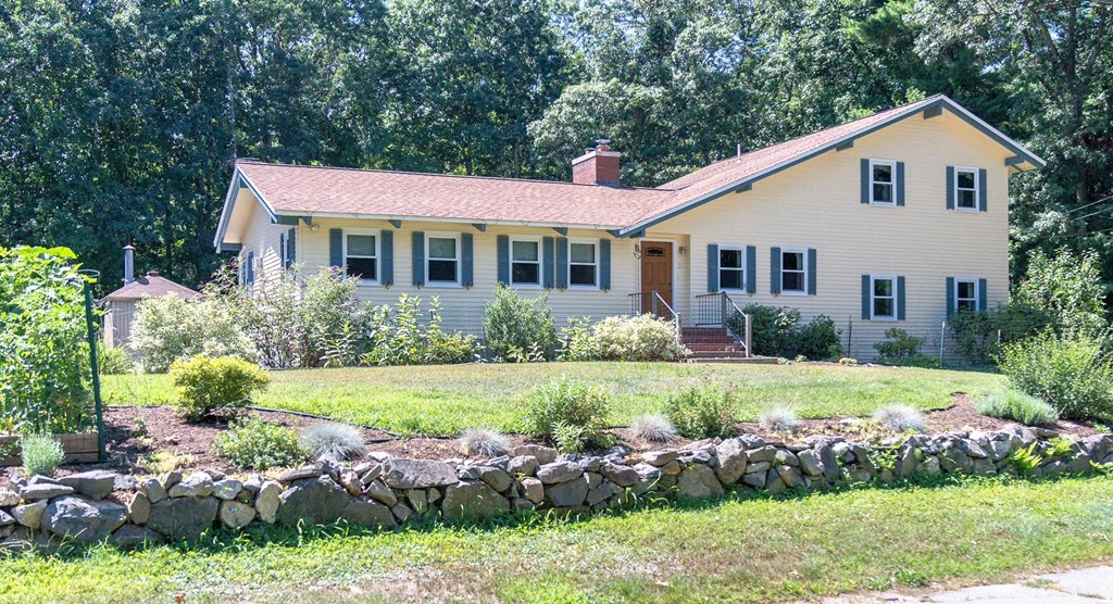 3 Jeffrey Cir, Bedford, MA 01730