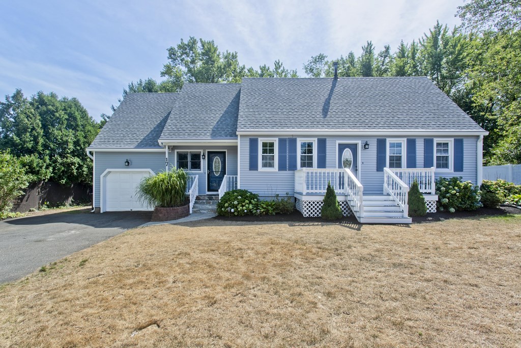 17 Liswell Dr, Agawam, MA 01030