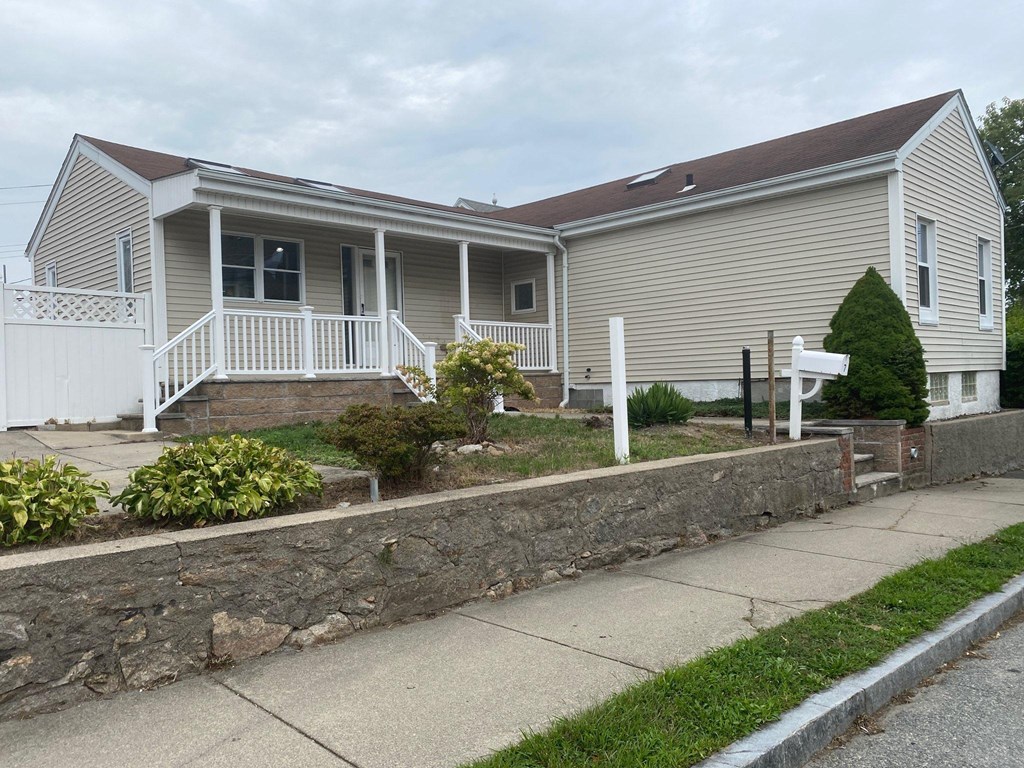 7 Mccabe St, Dartmouth, MA 02748