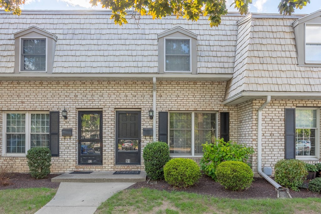 91 Corey Colonial, Agawam, MA 01001