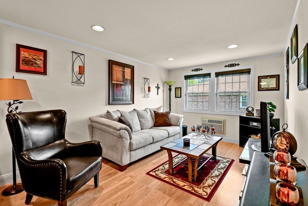 8 Carriage Hill Rd, Amesbury, MA 01913