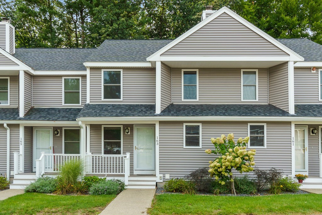 163 Bayberry Hill Ln, Leominster, MA 01453