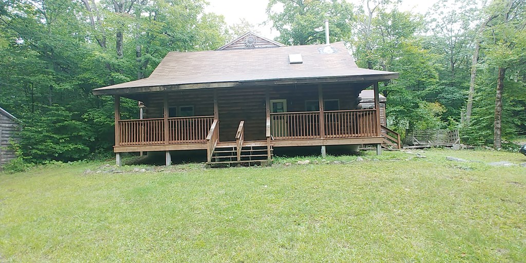 89 Lady of the Lake, Becket, MA 01223