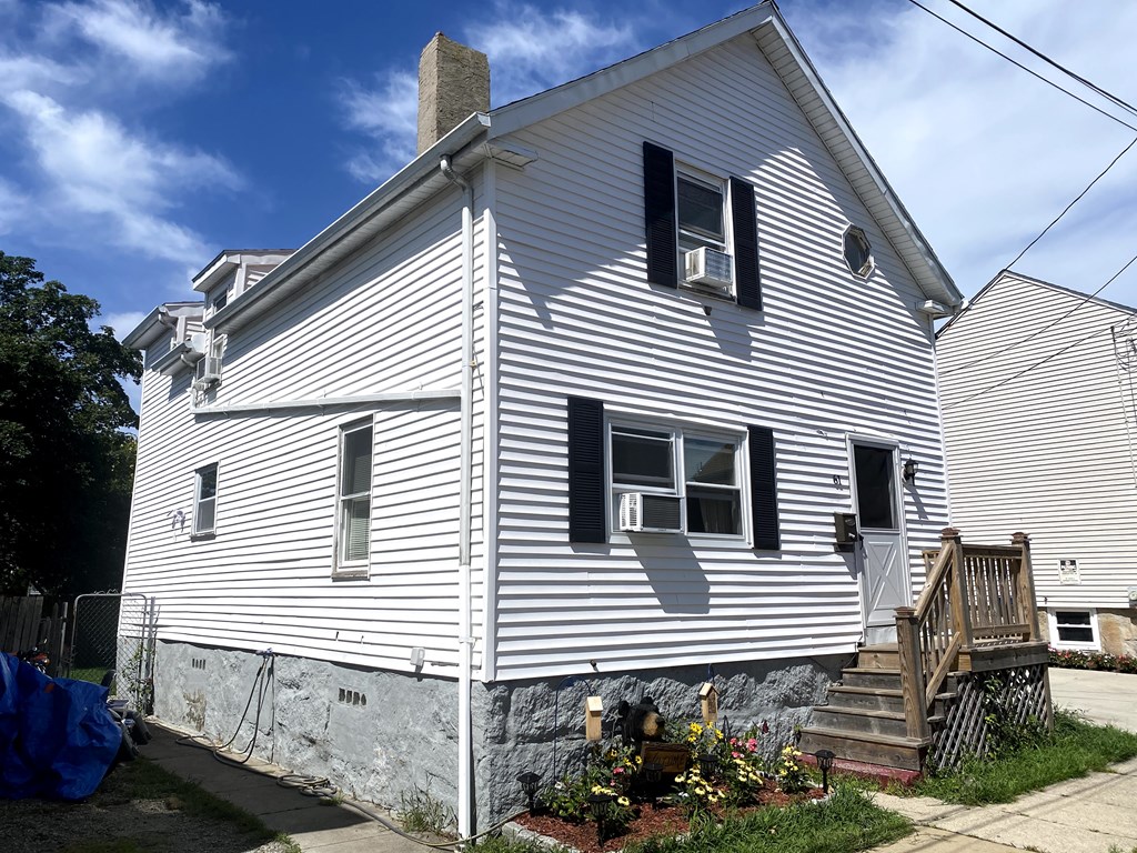 61 Spruce St, New Bedford, MA 02740
