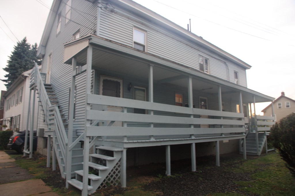 16 Abbey St, Chicopee, MA 01013