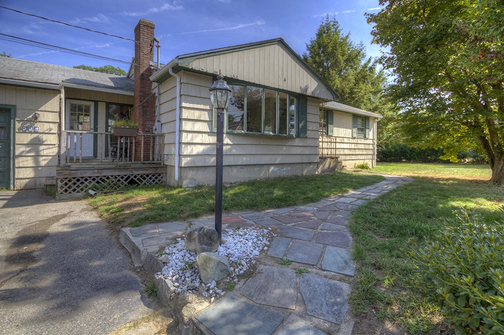 114 Wilmington Rd, Burlington, MA 01803