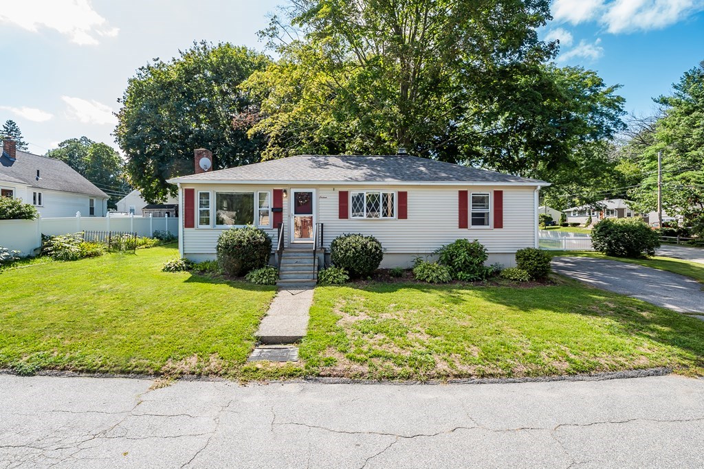 16 White Ter, Auburn, MA 01501