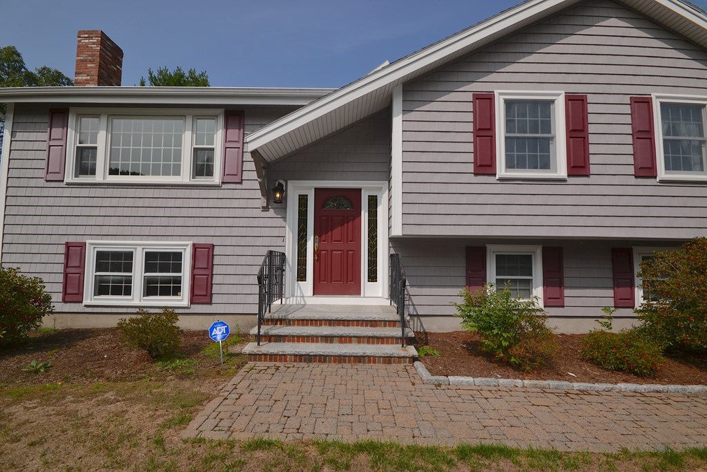 2 Cedar Hill Dr, Danvers, MA 01923