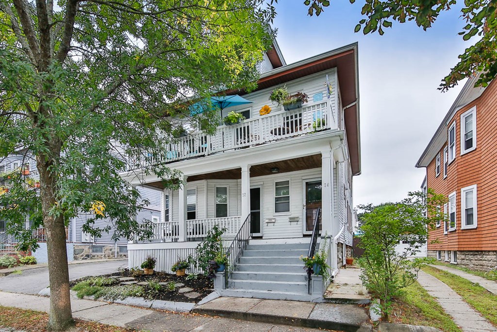 34 Magnolia St, Arlington, MA 02474