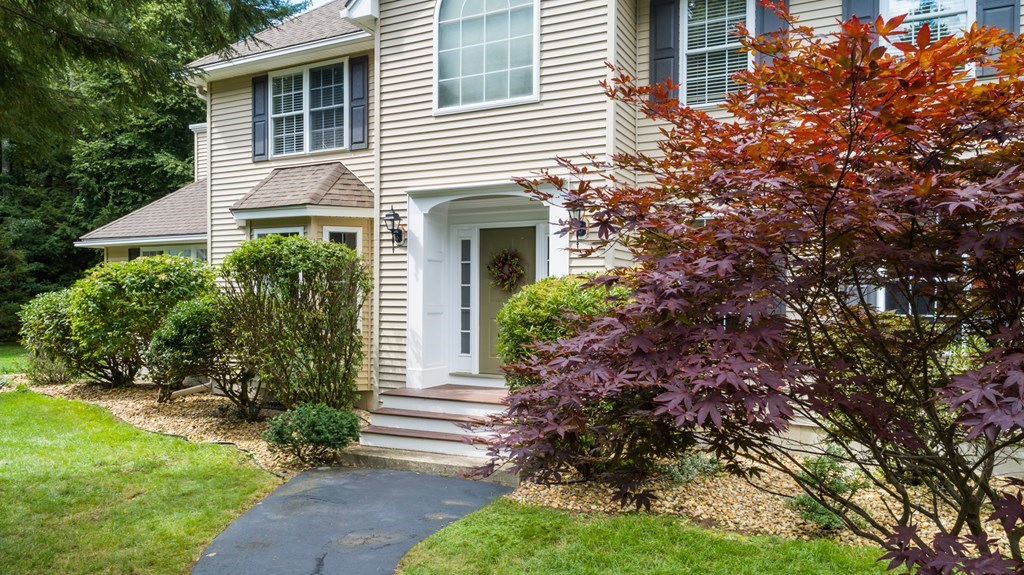 31 Edgewood Run, Amherst, MA 03031