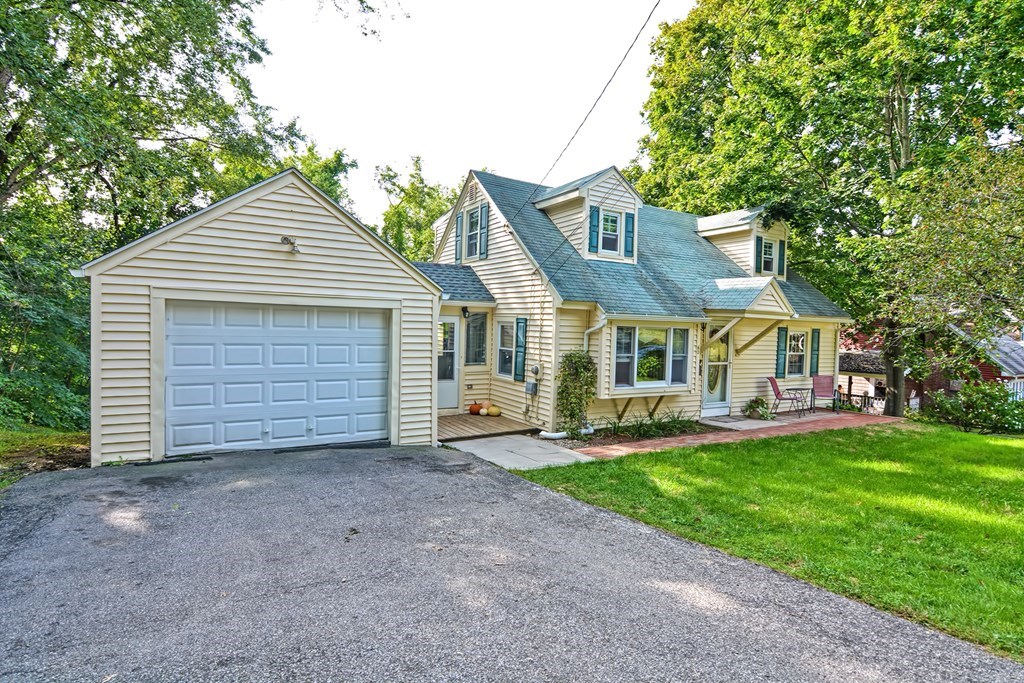 60 Elmwood St, Auburn, MA 01501