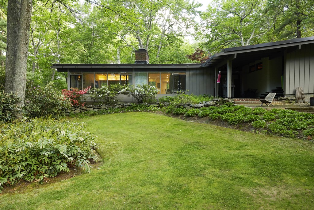 98 Nut Meadow Xing, Concord, MA 01742