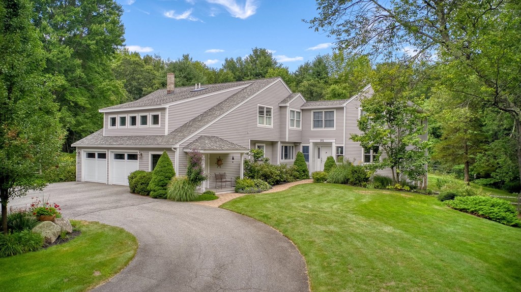 285 Fiske St, Carlisle, MA 01741