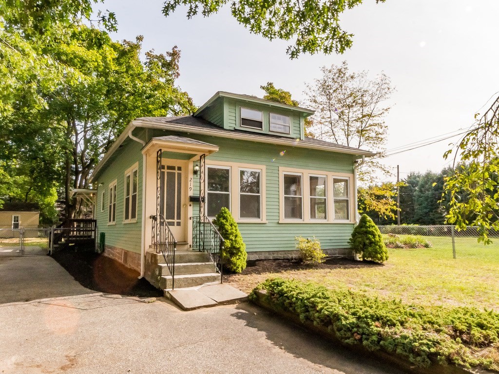 219 Princeton St, Chelmsford, MA 01863