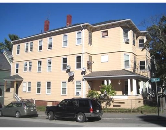 13 Aetna St, Worcester, MA 01604