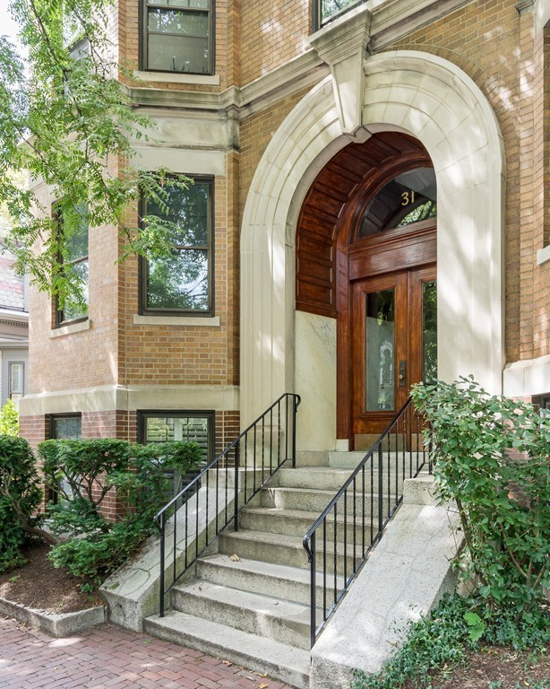 31 Linnaean, Cambridge, MA 02138