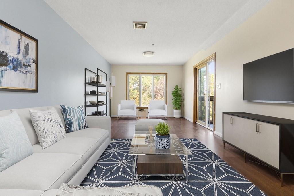 4 Duck Pond Rd, Beverly, MA 01915