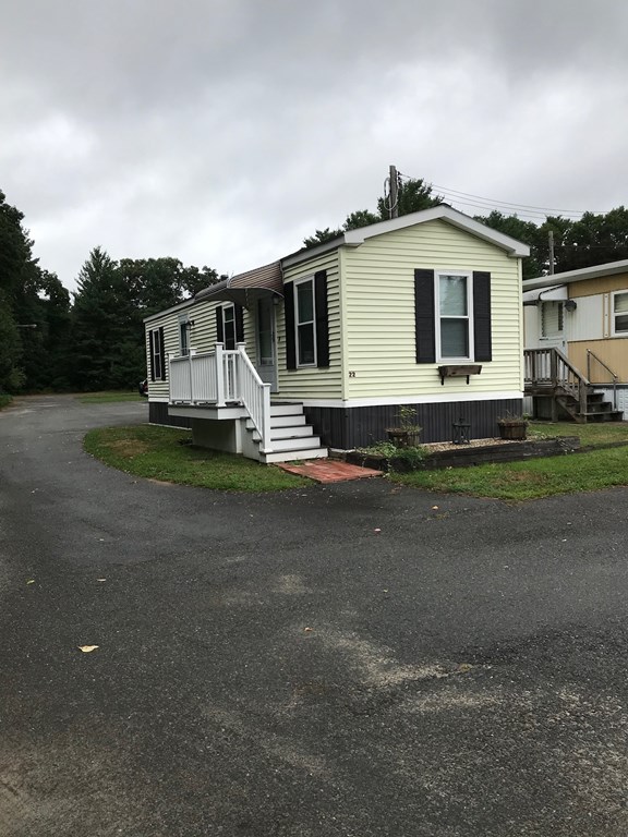 1044 PHILLIPS RD, New Bedford, MA 02745