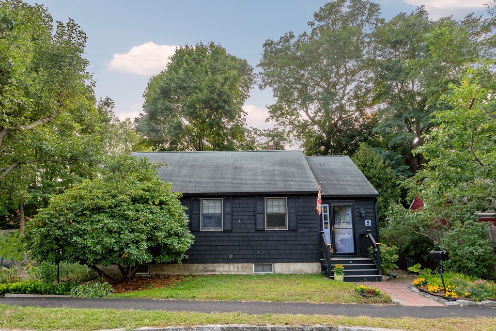 9 Parsons Dr, Beverly, MA 01915
