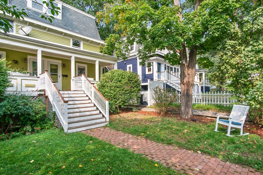 2 Marston St, Amesbury, MA 01913