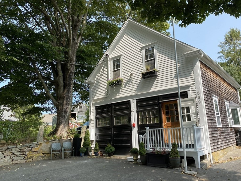 889 Rock Odundee Rd, Dartmouth, MA 02748