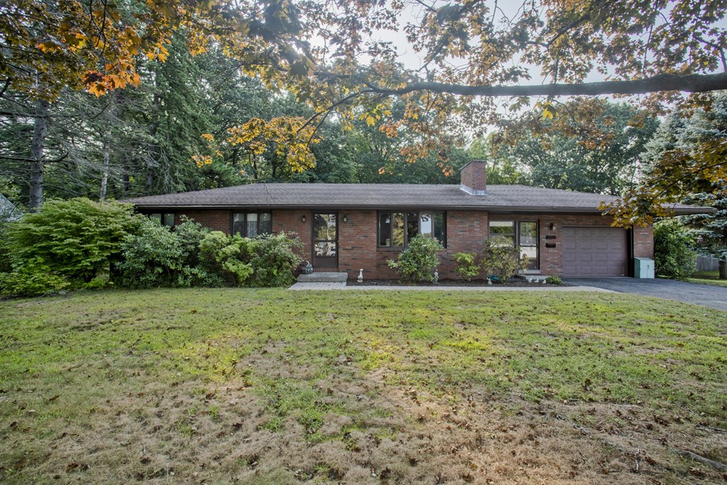 1057 Granby Rd, Chicopee, MA 01020