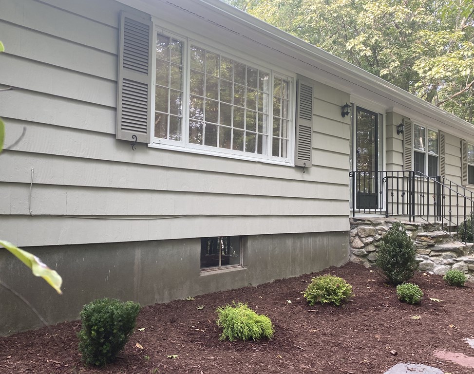 10 Robin Hill Rd, Chelmsford, MA 01824