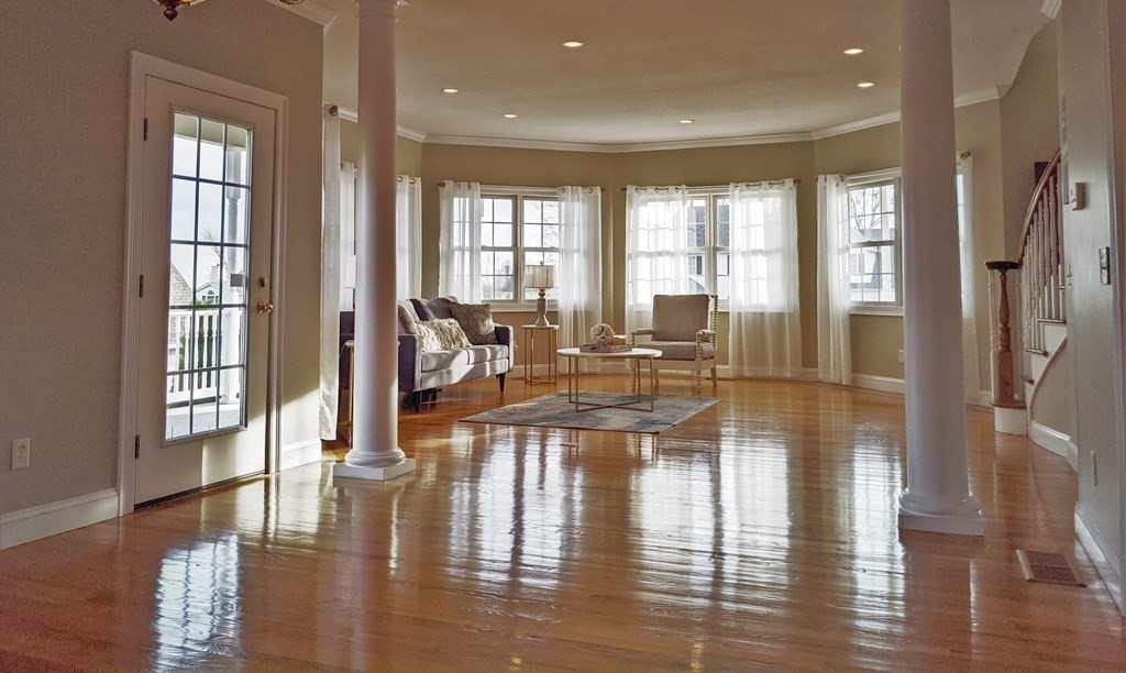 114 Wagon Wheel Dr, Agawam, MA 01030