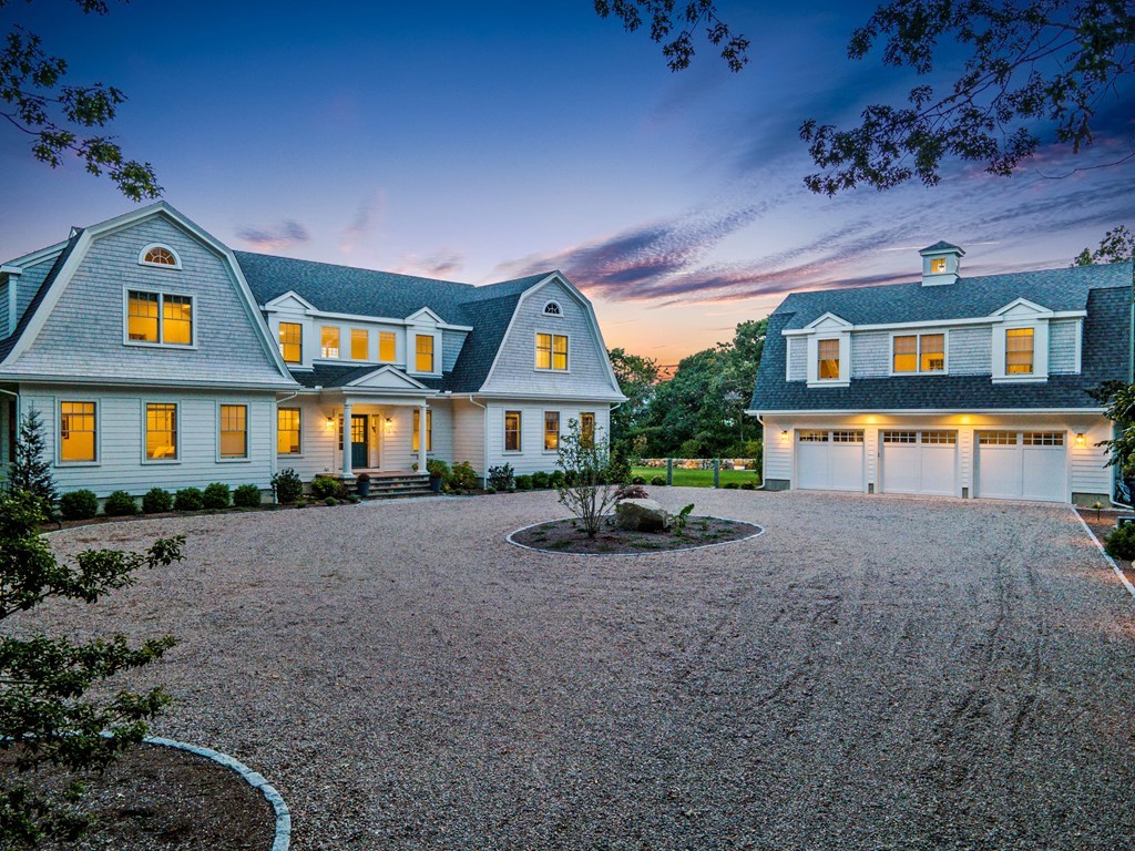 16 Mattarest Ln, Dartmouth, MA 02748