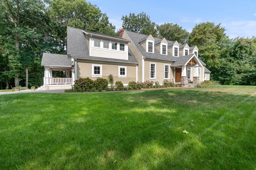 142 Lamberts Ln, Cohasset, MA 02025