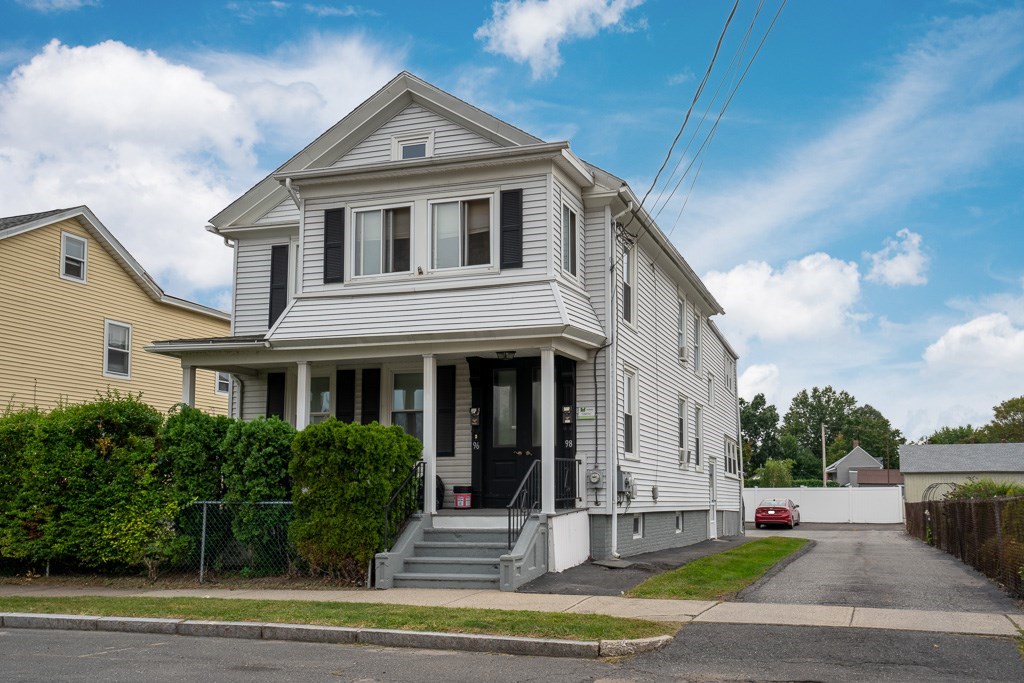 96 Dwight St, Chicopee, MA 01013