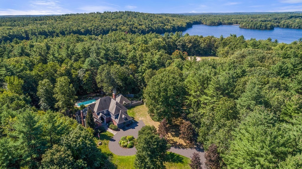 12 Breezy Point Rd, Acton, MA 01720