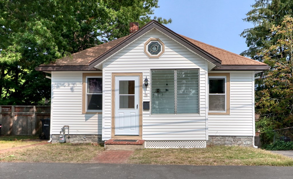 35 Massachusetts Ave, Dedham, MA 02026