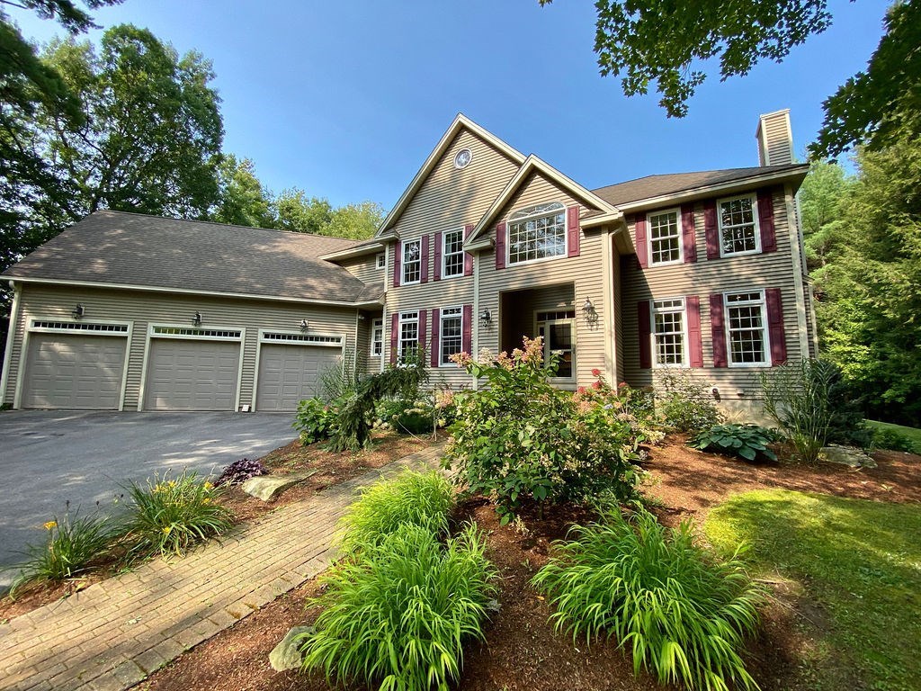 2 Monticello Drive, Amherst, MA 03031