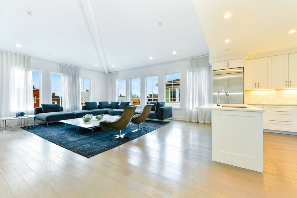 945 E Broadway, Boston, Massachusetts, MA 02127, 3 Bedrooms Bedrooms, 5 Rooms Rooms,Condos,For Sale,4966946