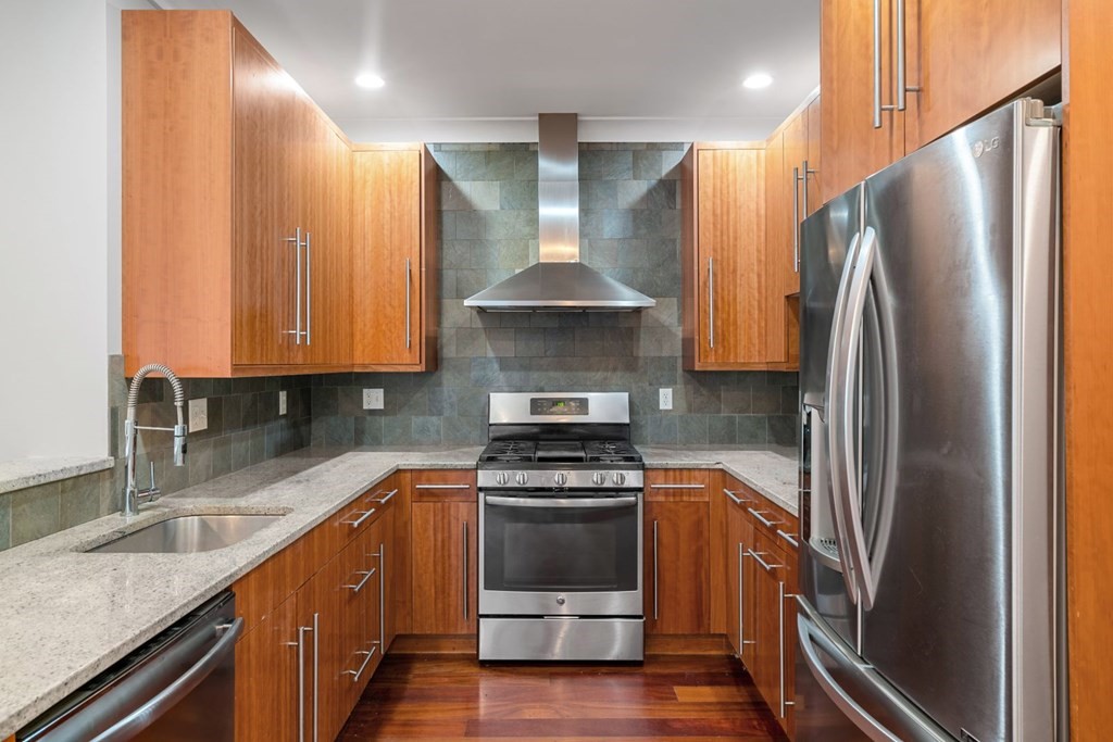 109 West 8th, Boston, Massachusetts, MA 02127, 5 Bedrooms Bedrooms, 8 Rooms Rooms,Residential Rental,For Rent,4967497