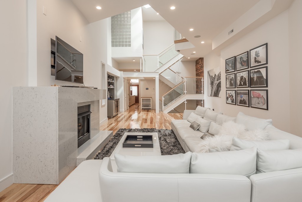 Boston, MA - Bay Village