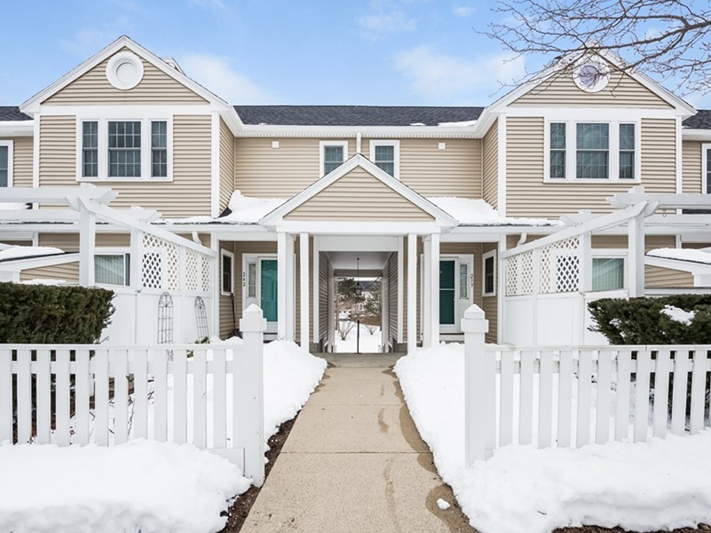 Devon Wood Condos Current Listings & Pictures