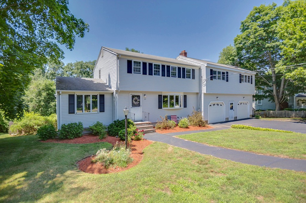 Robyn Magenheim The Sullivan Realty Group